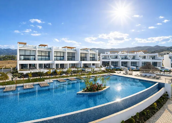 Mykonos Homes Cyprus * 키레니아