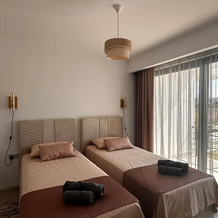 Mykonos Homes Cyprus 公寓 凯里尼亚