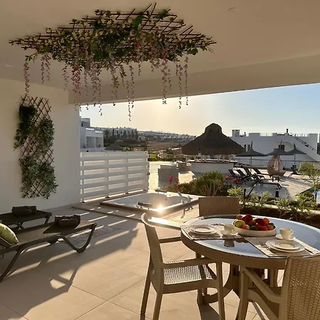 Mykonos Homes Cyprus 凯里尼亚