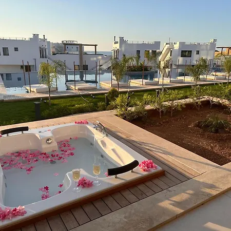 Luxurious With Private Jacuzzi
